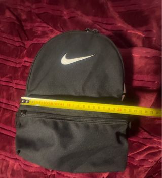 Mochila Nike pequeña negra