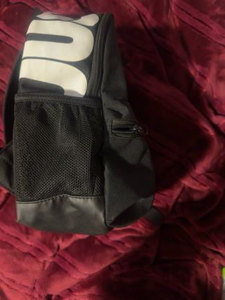 Mochila Nike pequeña negra