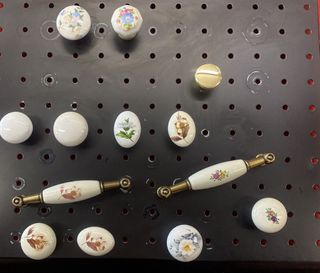 Pomelli e maniglie in ceramica