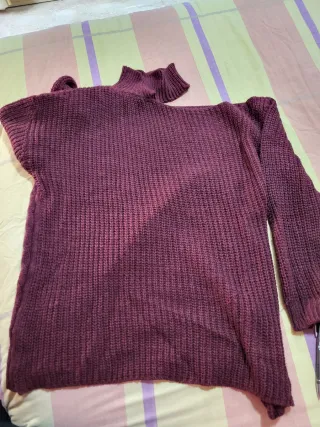 Jersey punto asimétrico en color burdeos