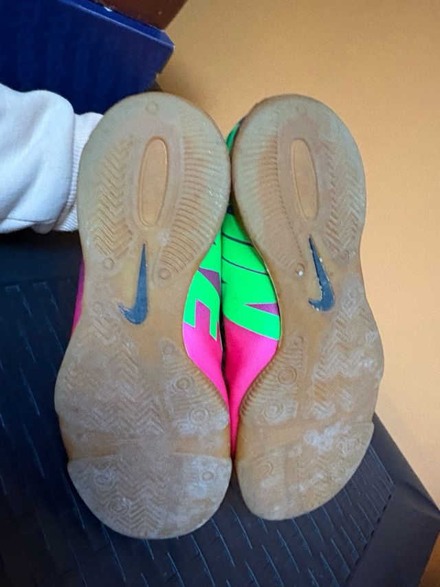 Zapatillas Nike Mercurial Rosa y Morado. talla 34