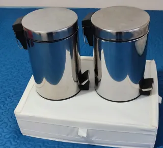 Papeleras de baño plateadas