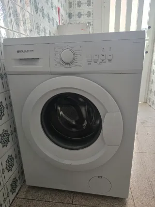 Lavadora blanca en perfecto estado