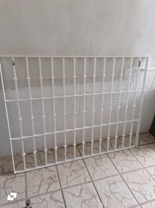 Reja de seguridad blanca