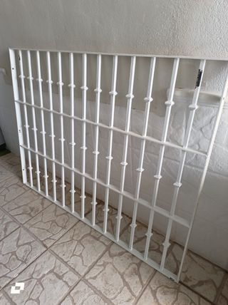 Reja de seguridad blanca