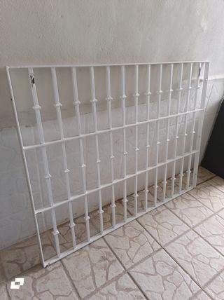 Reja de seguridad blanca