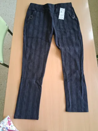 Pantalón de mujer gris y negro