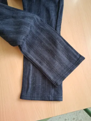 Pantalón de mujer gris y negro