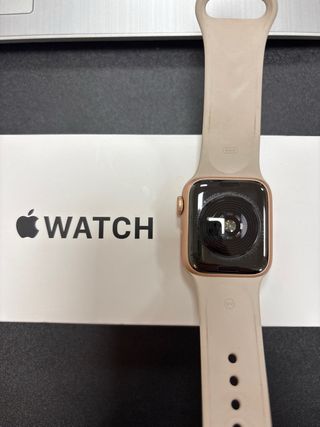 Apple Watch SE 40mm Gold Ali Starlight Sp Band GPS