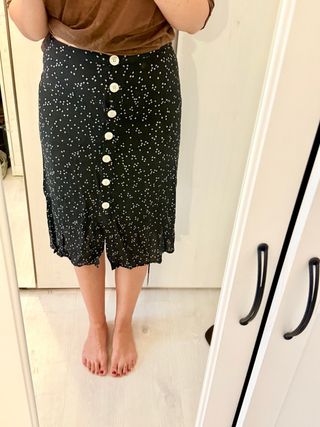 Falda midi Rouje negra con botones