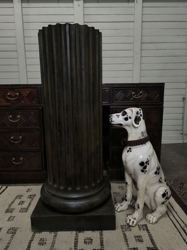 Peana de madera antigua.