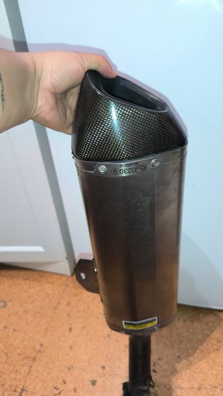 Escape Akrapovič Carbono para CB500F