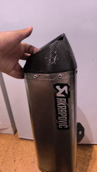 Escape Akrapovič Carbono para CB500F