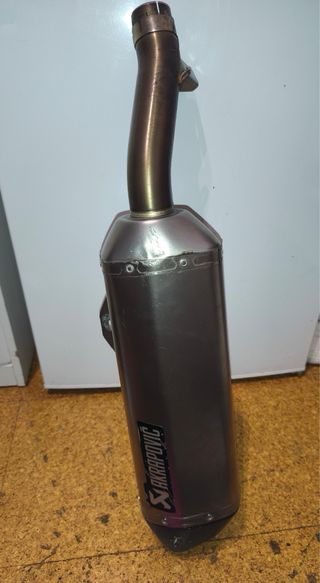 Escape Akrapovič Carbono para CB500F