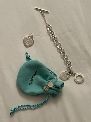 Tiffany & Co. Pulsera Corazón y Charm y Pendientes