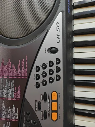 Teclado Casio LK-50, teclado iluminado.