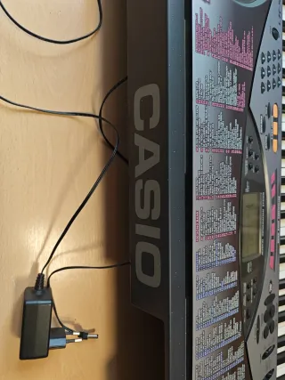 Teclado Casio LK-50, teclado iluminado.