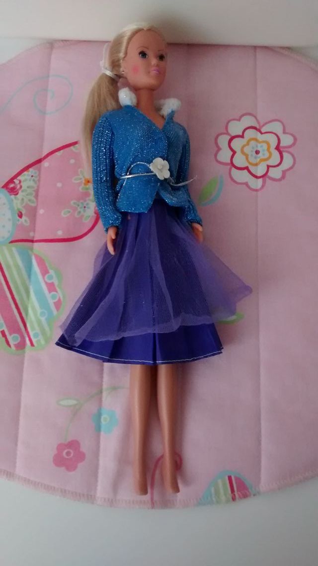 MUÑECA STEFFI LOVE CON ROPA BARBIE