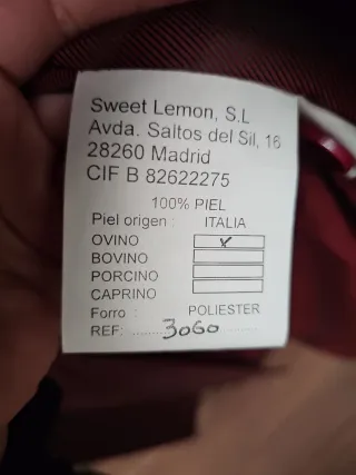 Gabardina de piel granate