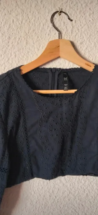 Blusa crop top azul marino flores