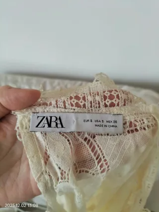 Blusa de encaje cruda