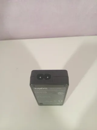 Cargador Sanyo VAR-L20NI