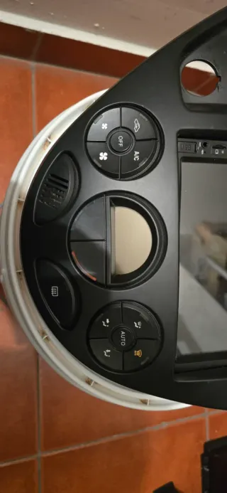 Pantalla Ford Focus MK1 con marco