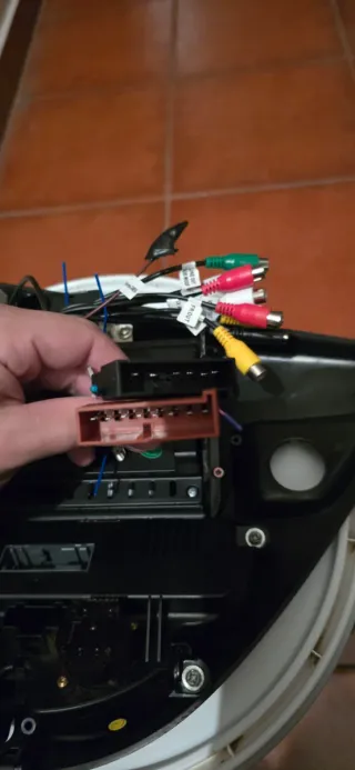 Pantalla Ford Focus MK1 con marco