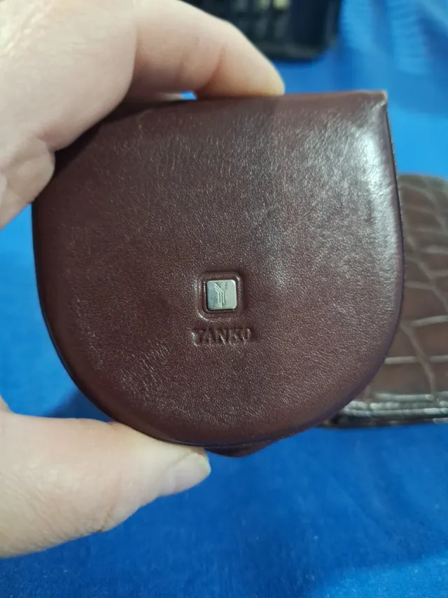 Cartera y billetera de cuero marrón