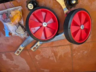 Ruedines y reflectores bici pequeña