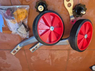 Ruedines y reflectores bici pequeña