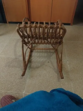 Sedia a dondolo in rattan