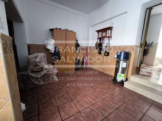 Casa adosada en venta en Lucena