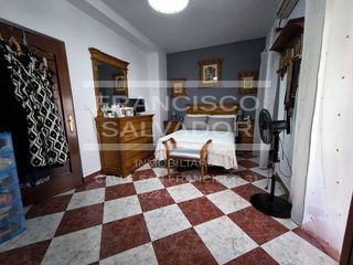 Casa adosada en venta en Lucena