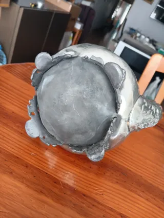 Cafetera antigua de metal plateado