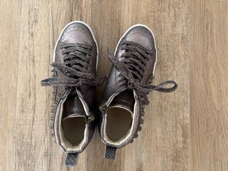 Sneakers altas metalizadas con tachuelas Scalpers