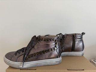 Sneakers altas metalizadas con tachuelas Scalpers