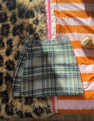 Falda de cuadros gris y multicolor