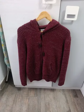 Chaqueta de punto con capucha y botones