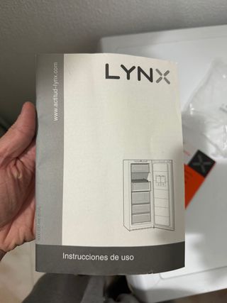 Congelador vertical Lynx.