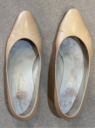 Zapatos Grundes beige tacón dorado talla 37