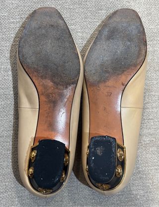 Zapatos Grundes beige tacón dorado talla 37