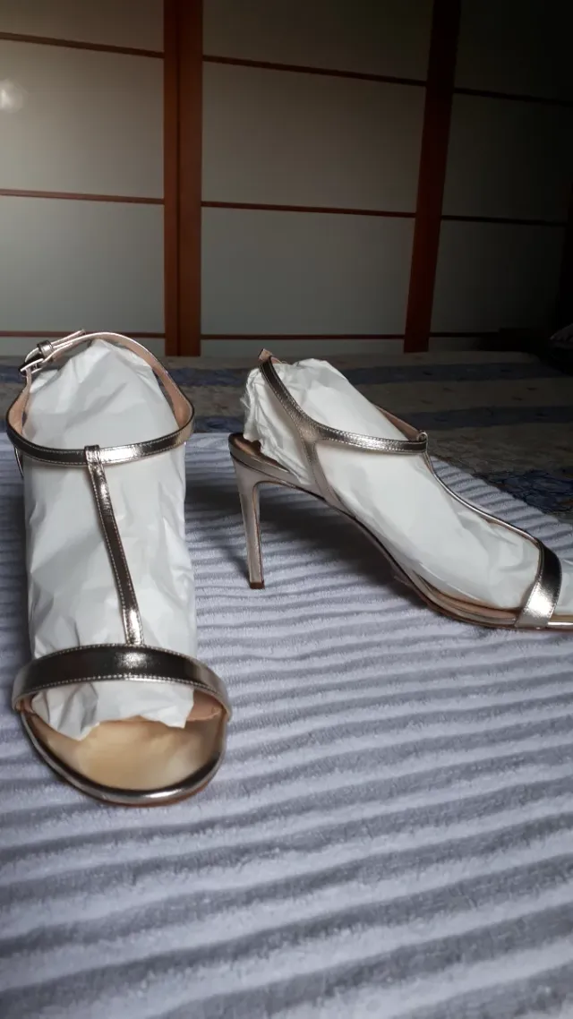 Sandalias Pronovias Doradas Tacon 8cm. A estrenar