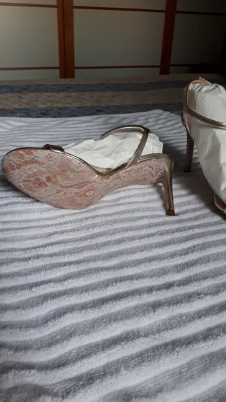 Sandalias Pronovias Doradas Tacon 8cm. A estrenar