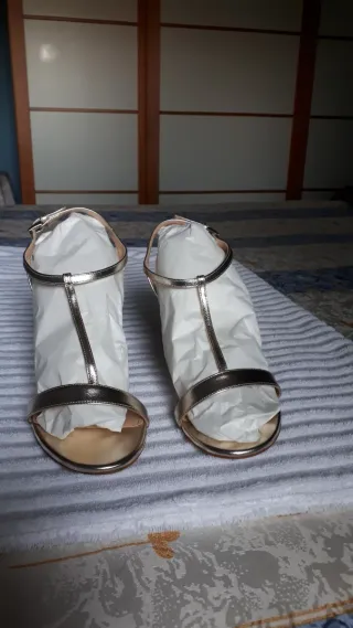 Sandalias Pronovias Doradas Tacon 8cm. A estrenar