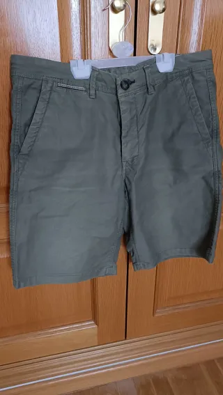 Bermuda hombre verde