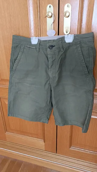 Bermuda hombre verde