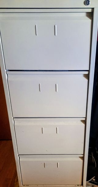 Archivio metallico beige a 4 cassetti con cartelline