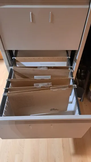 Archivio metallico beige a 4 cassetti con cartelline