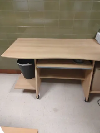 Mesa de ordenador de madera